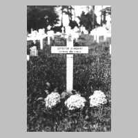 047-0011 Das Grab des Heinz Bagdahn in England. Er fiel am 21.1.1944.jpg